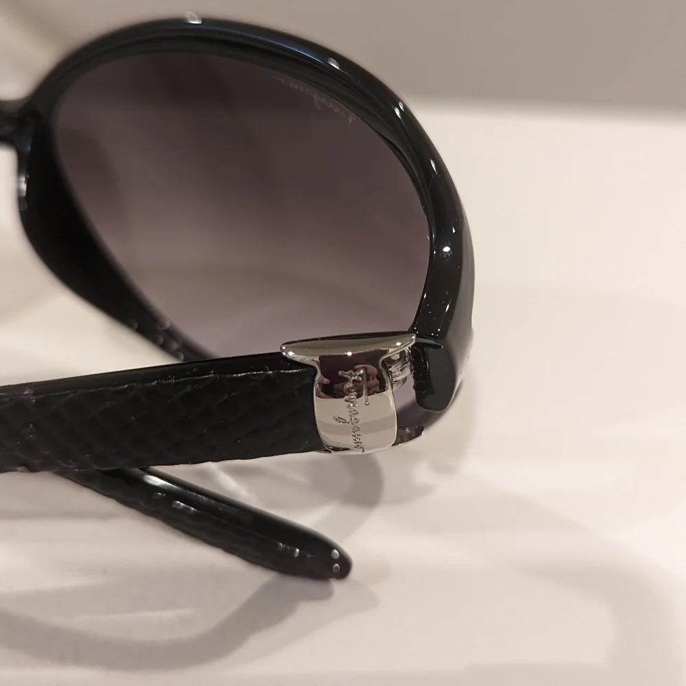 🕶️ Salvatore Ferragamo Sunglass - Picture 3 of 7
